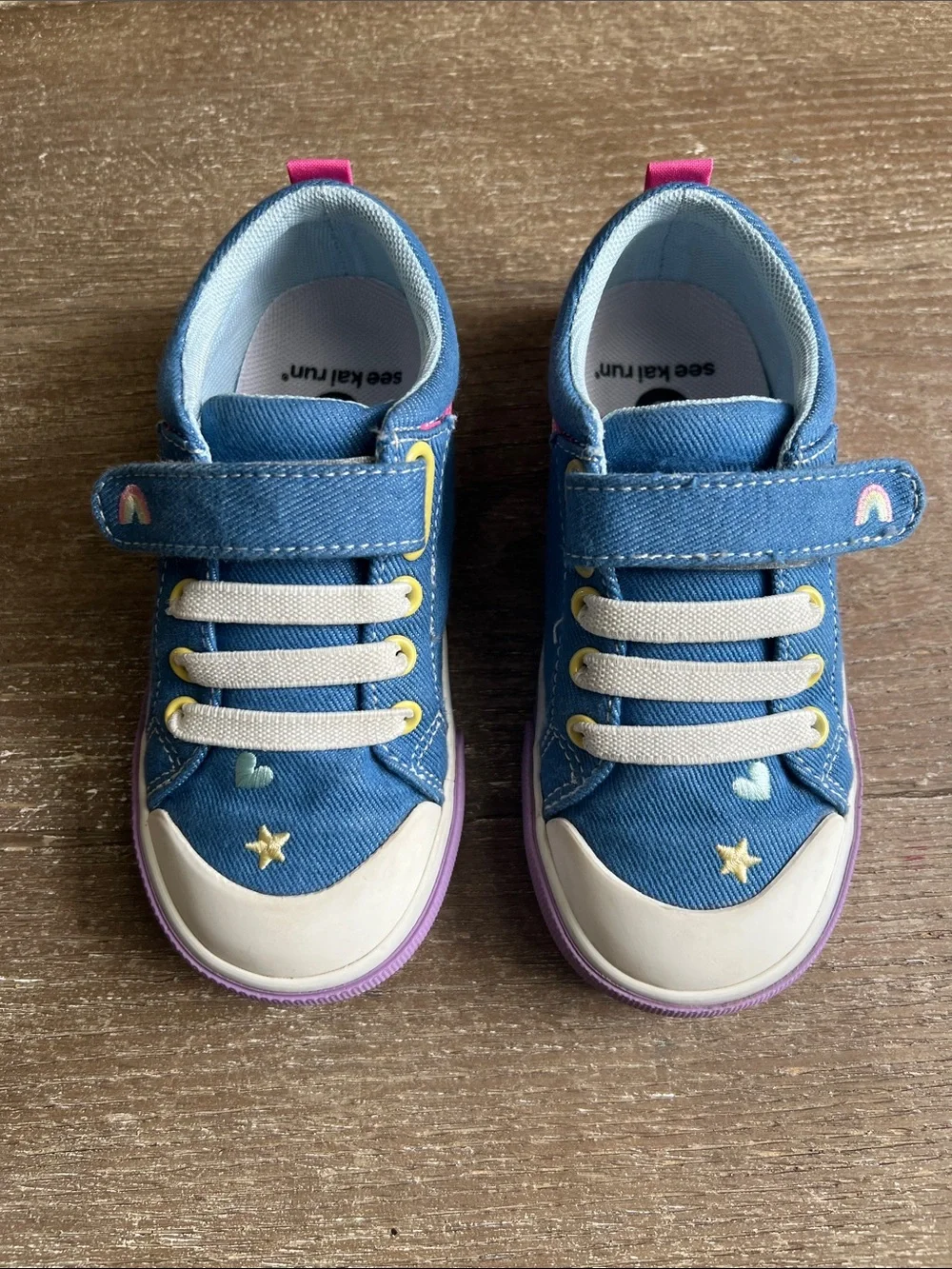 NWOT See Kai Run Kristin Embroidered Sneaker in Happy